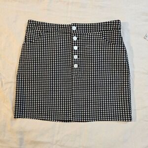Forever 21 Black & White Houndstooth Button-Front Skirt  Size M  Short